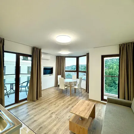 Aparthotel Cabacum Pleasure Beachfront - 50m To And Pool Varna