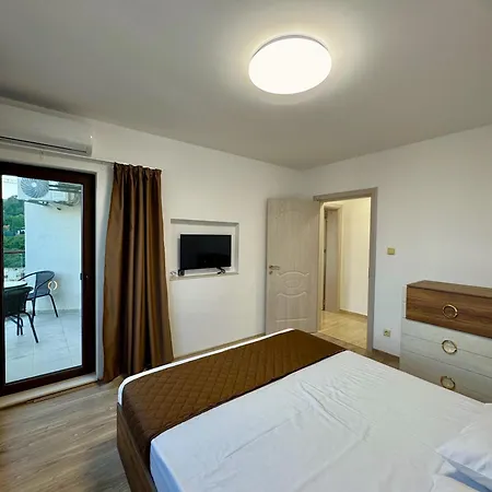 Cabacum Pleasure Beachfront - 50m To And Pool Aparthotel Varna
